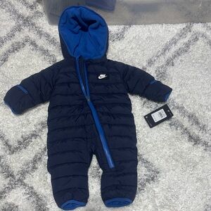 Nike Kids tech snow suit 6/9months nwt Msrp $75